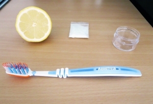 1/2 lemon, Bicarbonate, Small container, Tooth brush